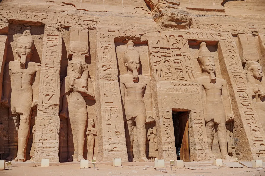 Abu Simbel 2026 — Guide till Ramses II:s kolossala tempel