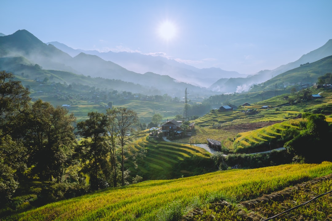 Äventyrsresa Vietnam — motorcykel, grottor och bergsvandring