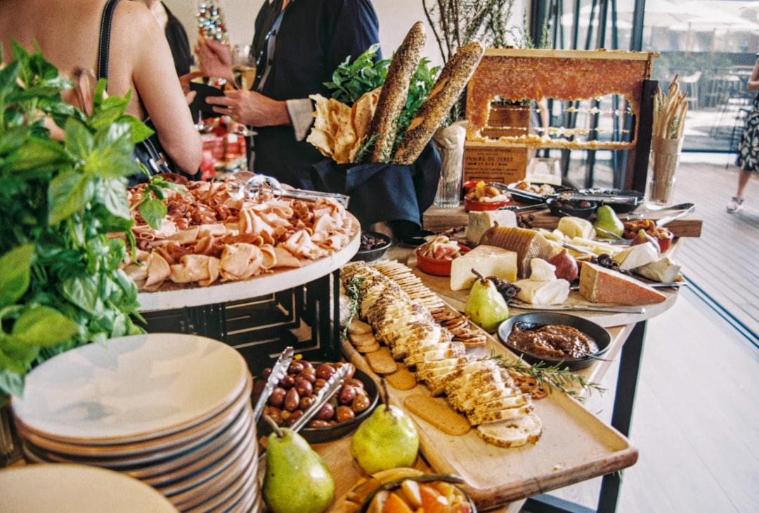 Friday Brunch i Dubai 2026 — Den ultimata brunch-traditionen