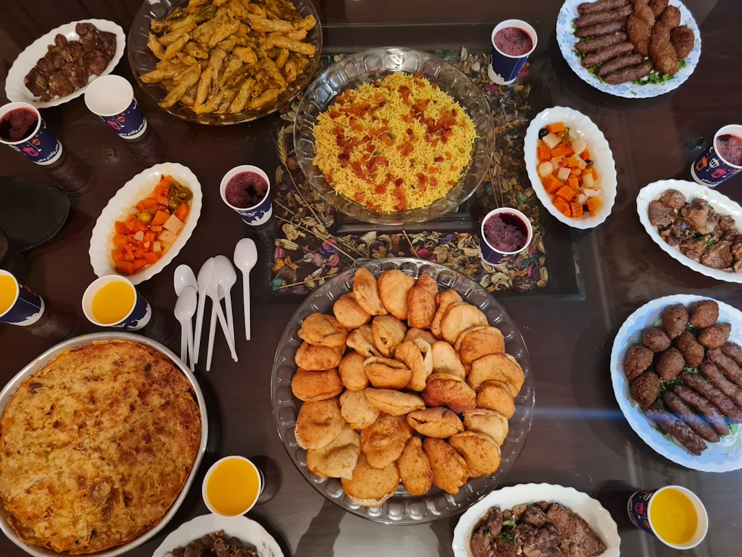 Mat i Dubai 2026 — Lokala specialiteter och internationell cuisine