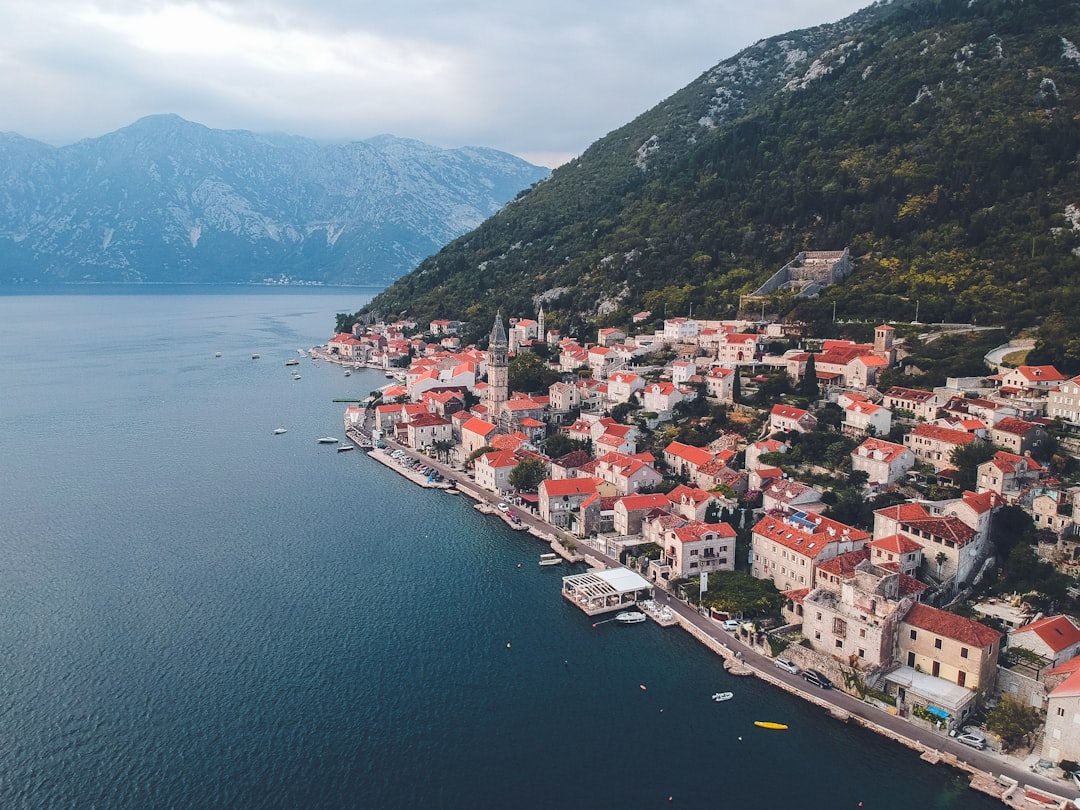 Flyg till Tivat: Direktflyg och transfer till Budva