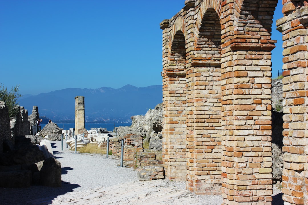 Grotte di Catullo i Sirmione — Romersk villa med Gardasjöutsikt