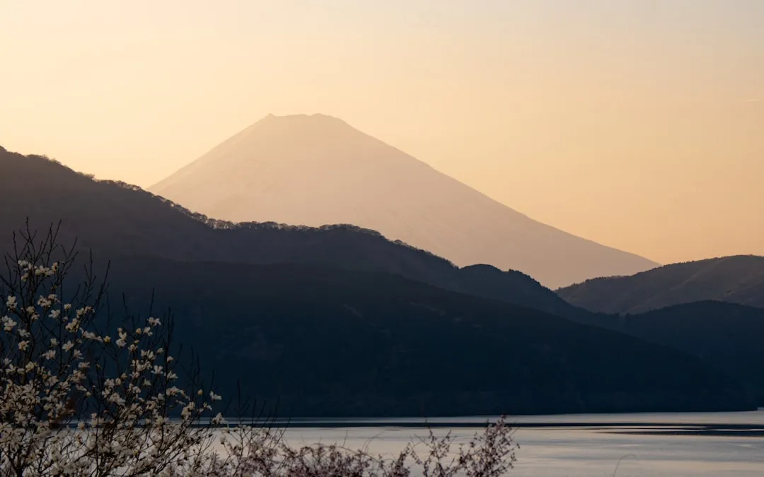 Dagsutflykt till Hakone från Tokyo 2026 — Onsen, ropeway och Fuji