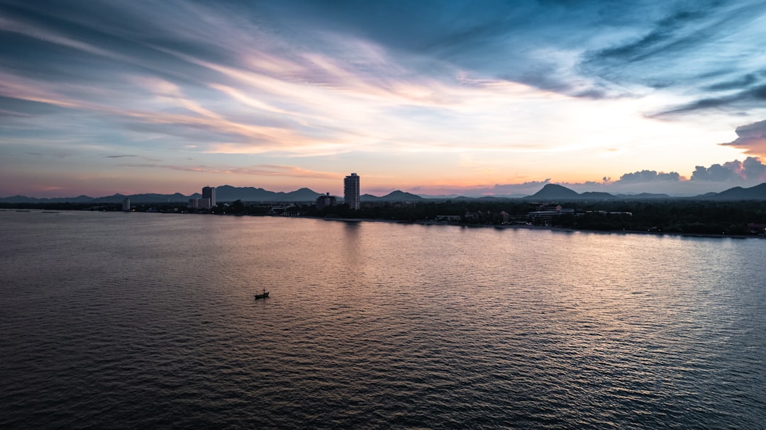 Hua Hins bästa stränder 2026 — guide för svenska resenärer