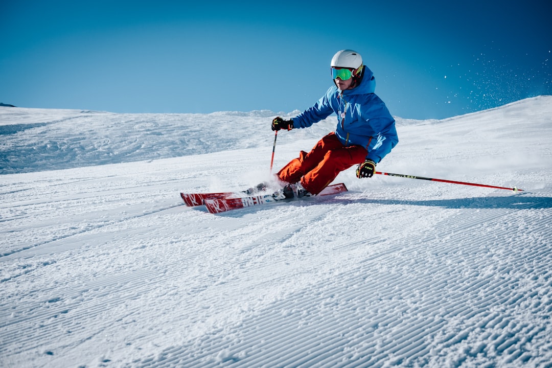 Hyra skidor i Sälen 2026 — priser, paket och bästa uthyrarna
