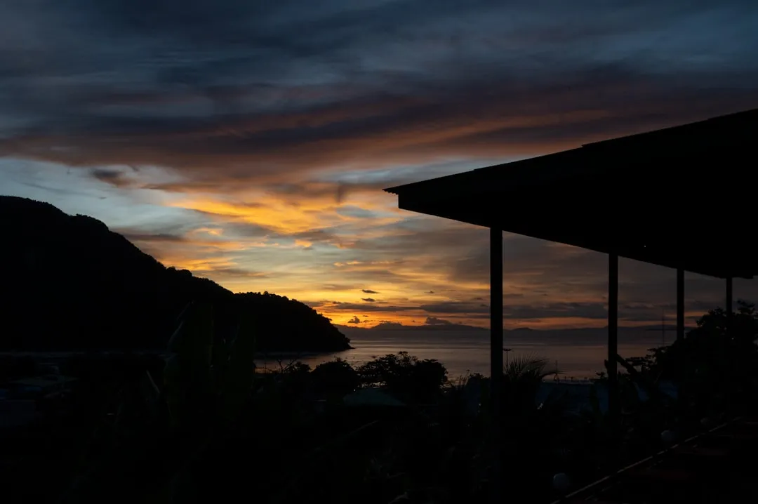 Bästa hotellen på Koh Phi Phi 2026 — strand, lyx och fest