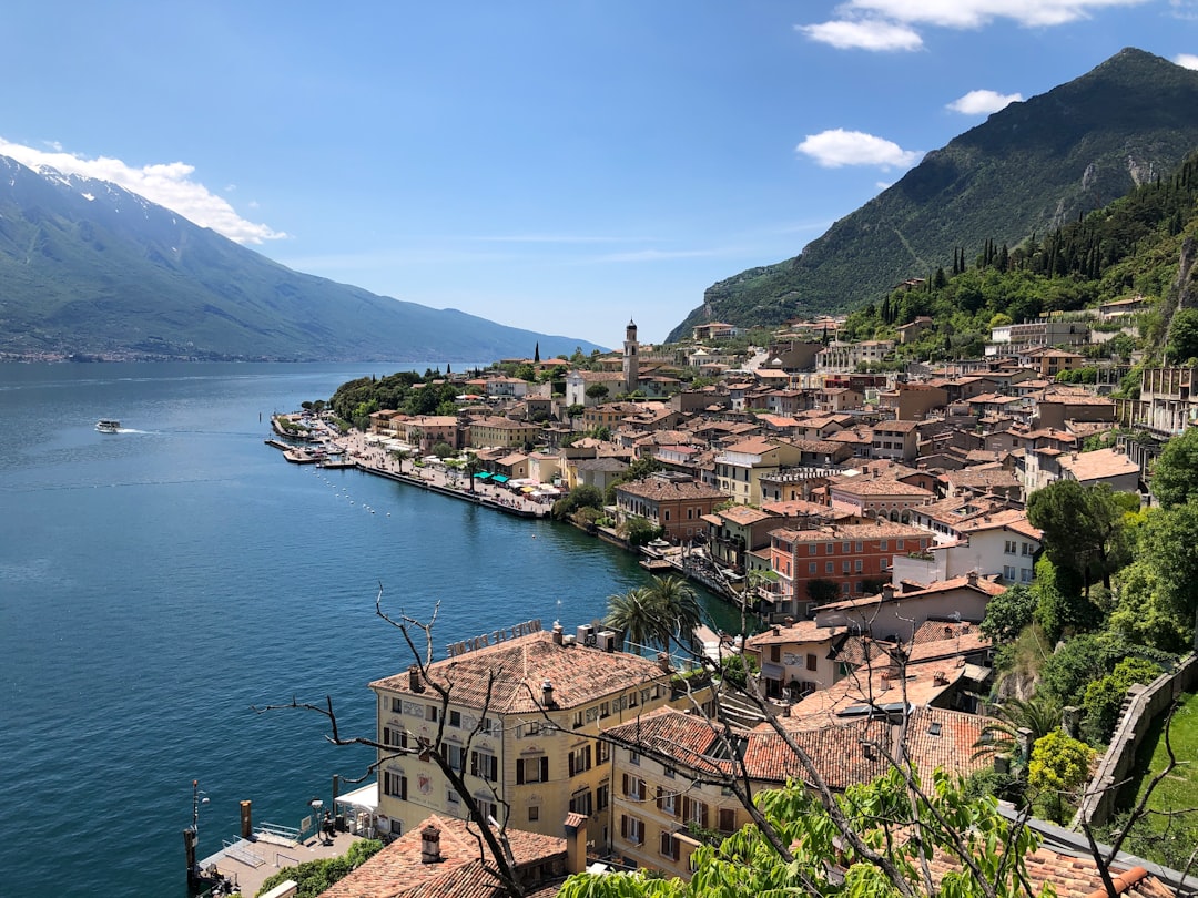Limone sul Garda 2026 — Citronterrasser och pittoresk hamnstad
