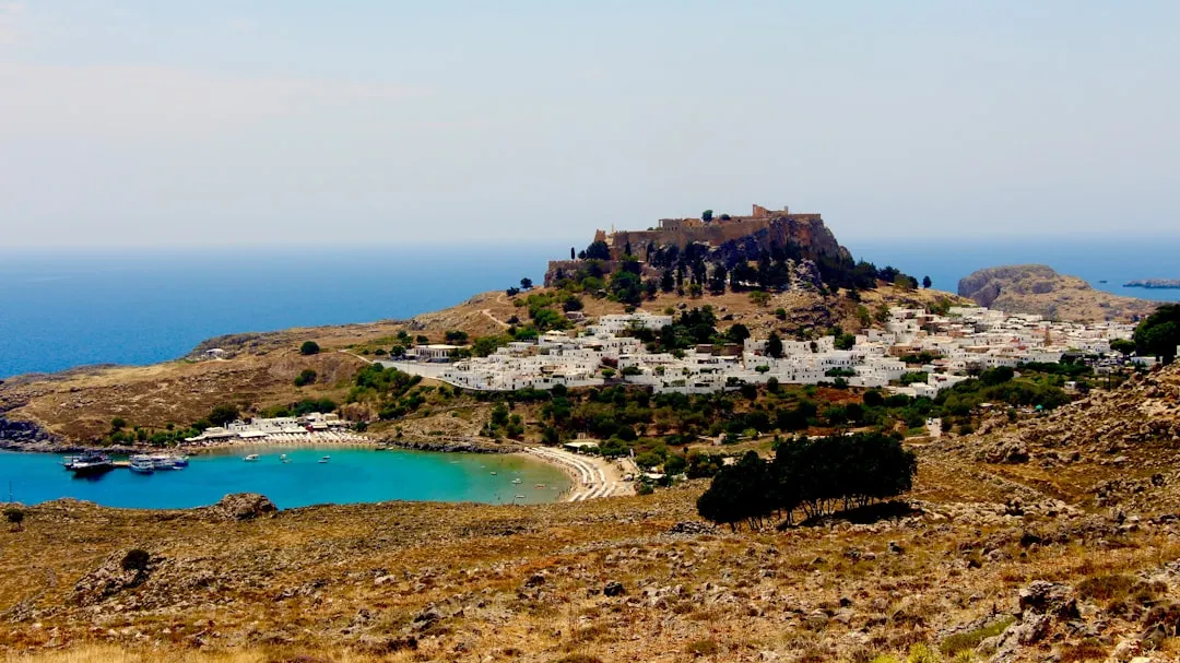 Lindos på Rhodos 2026 — Akropolis, stränder och vitkalkat paradis