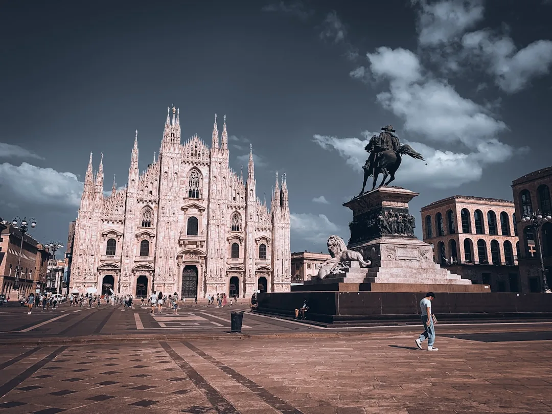 Väder i Milano månad för månad — Klimat, temperaturer och bästa restid