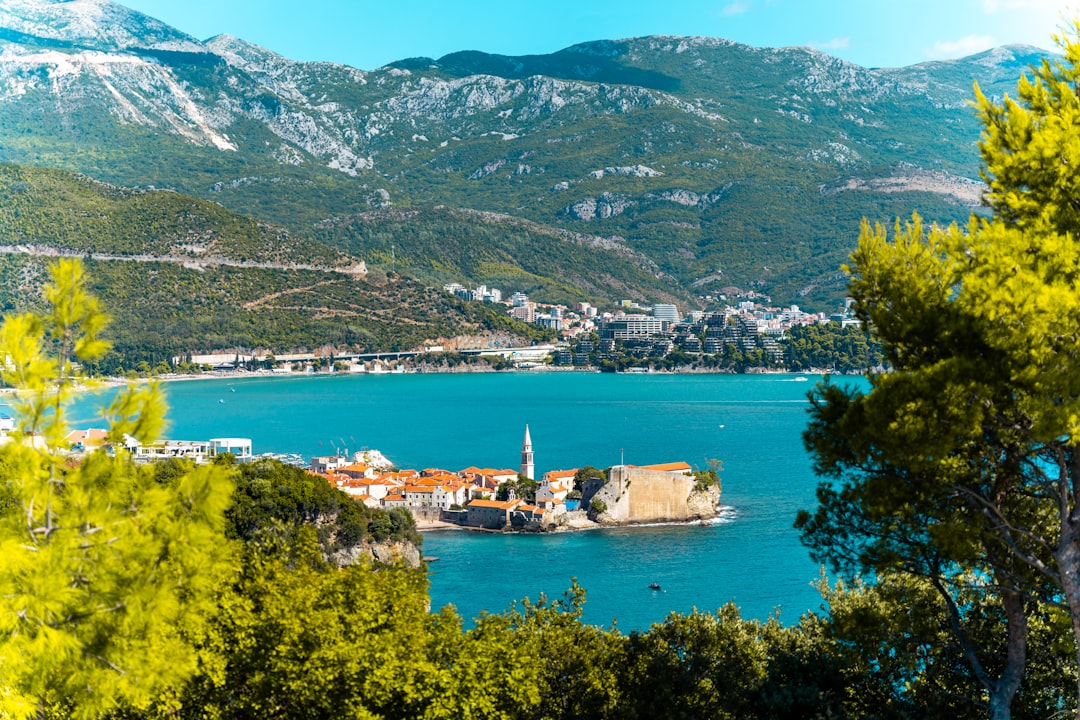 Montenegro vs Kroatien: Vilket land passar din resa bäst?