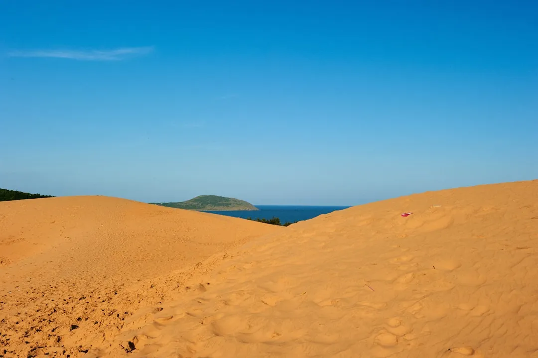 Guide till Mui Ne 2026 — Sanddyner och surfing