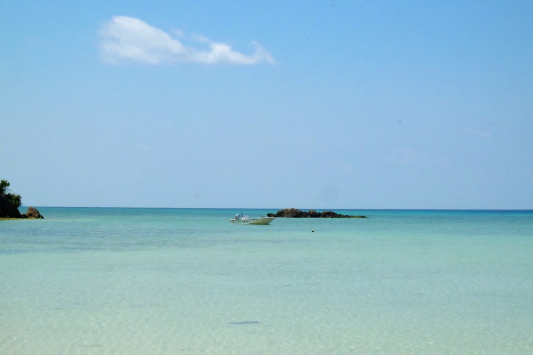 Okinawas bästa stränder 2026 — Vitt sand och kristallklart vatten