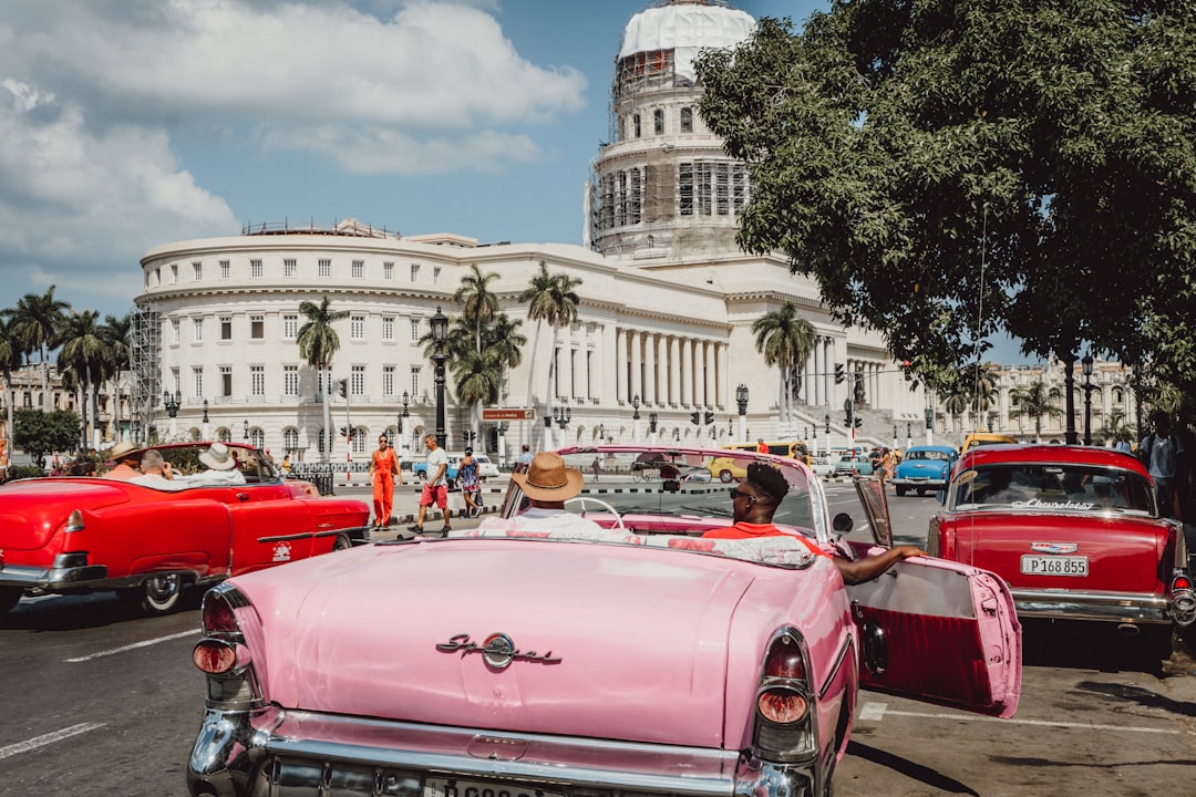 Åk oldtimer i Havanna — den klassiska Kuba-upplevelsen