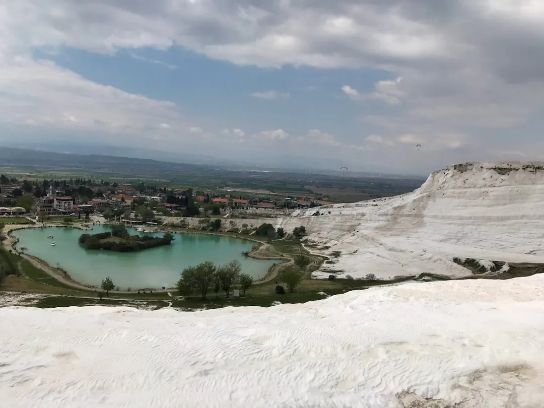 Dagsutflykt till Pamukkale 2026 — Travertinterrasserna och Hierapolis