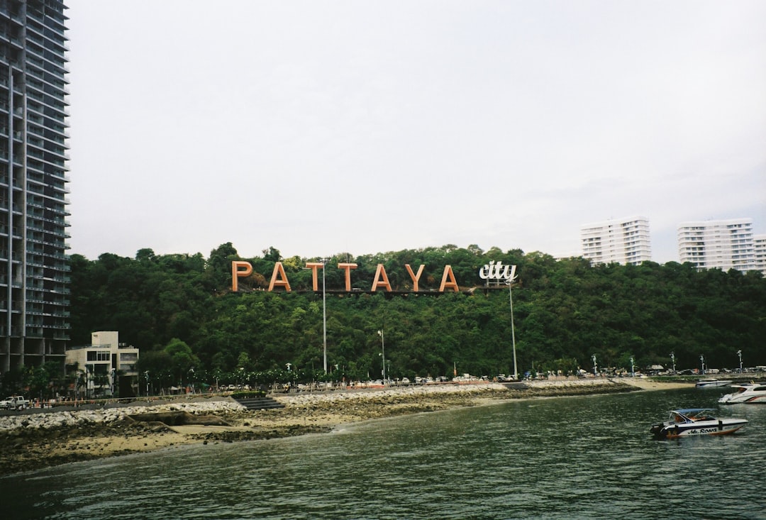Guide till Pattaya 2026 — Stränder, nöjen och nattliv