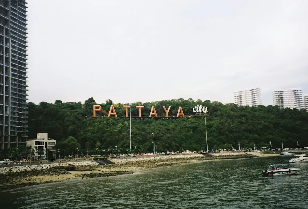 Pattaya vs Phuket — vilken passar dig?
