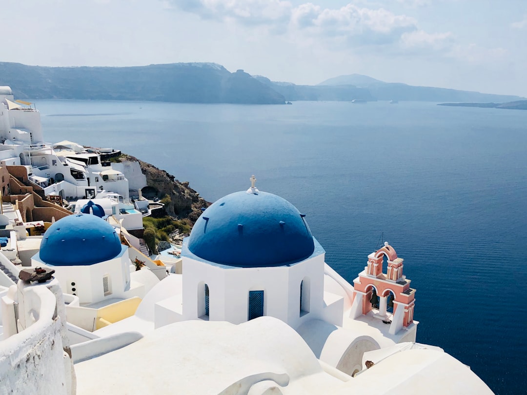 Vinprovning på Santorini 2026 — Vingårdar, druvor och tips