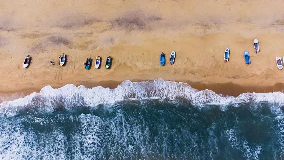 Surfa på Sri Lanka 2026 – bästa surfspoten för nybörjare och proffs