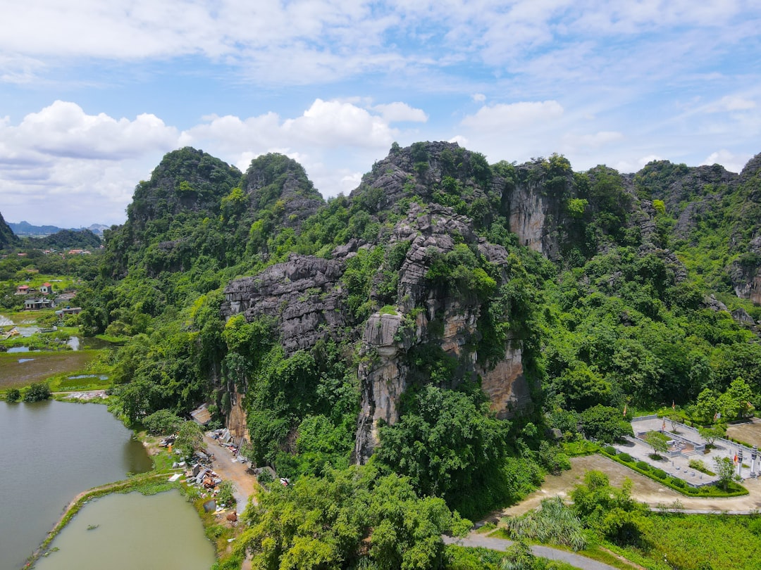 Tam Coc & Trang An — Båttur genom grottorna i Ninh Binh