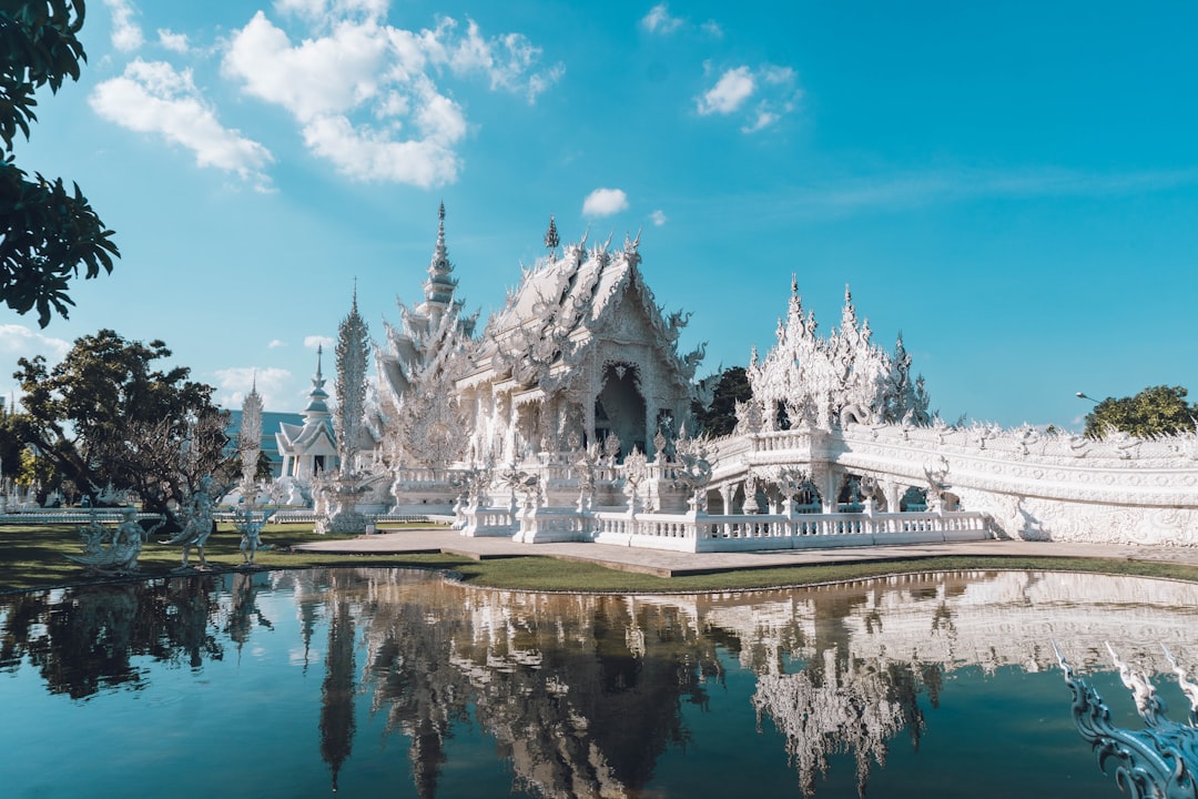 Vita Templet (Wat Rong Khun) Chiang Rai — allt du behöver veta