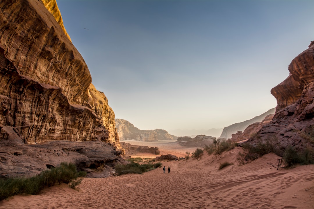 Bo i ökenläger i Wadi Rum — så funkar det